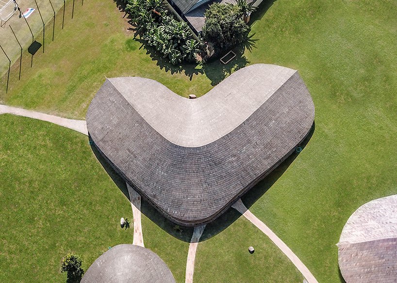 泰國Chiangmai Life Architects科學實驗室音樂中心班亞登國際學校 從天空俯視科學實驗室，就像顆愛心