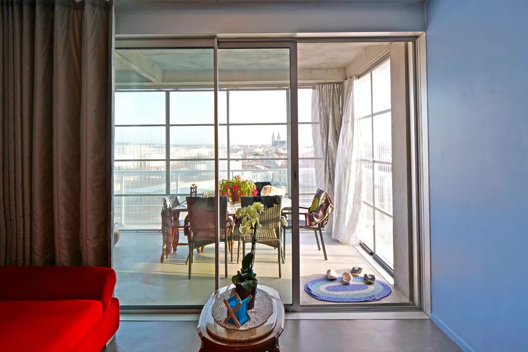 大公園G、H、I 座大樓530套公寓舊建築改造，社會住宅（與弗雷德裡克·德魯沃和克裡斯托弗·胡廷合作），照片由Philippe Ruault提供