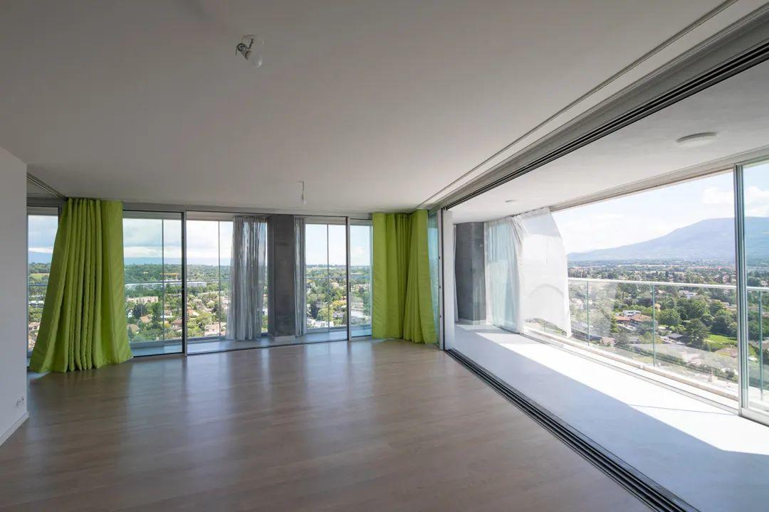 住宅與辦公綜合大樓，照片由Philippe Ruault提供