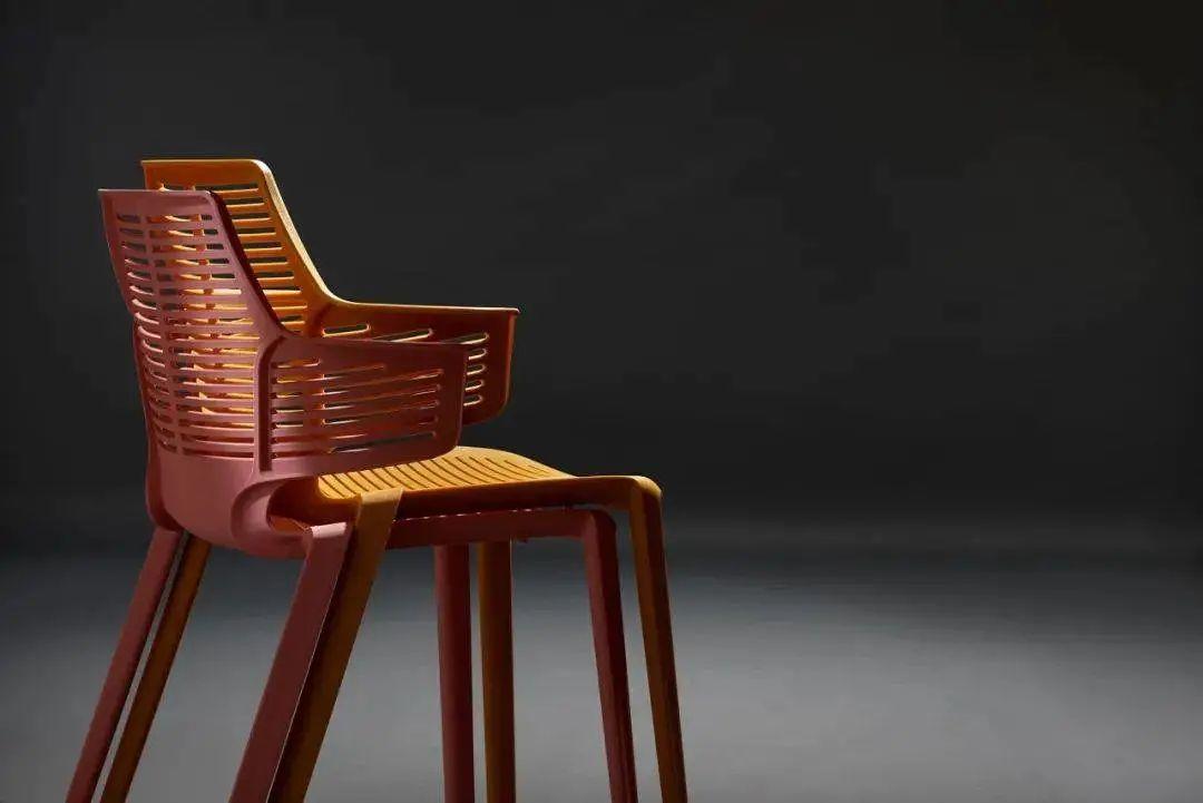 Ikona椅子，設計：Pensi Design Studio，製造：RESINAS OLOT S. L.