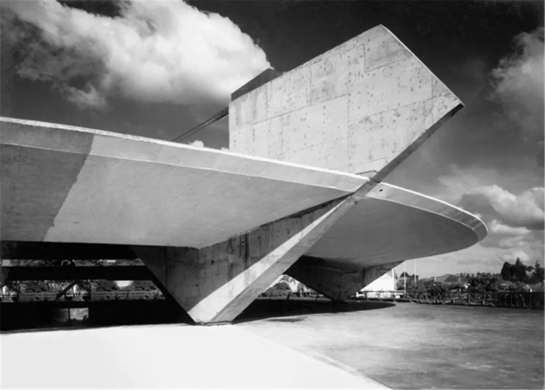 Gymnasium in the Paulistano Athletic Club 聖保羅體育俱樂部／Paulo Mendes da Rocha