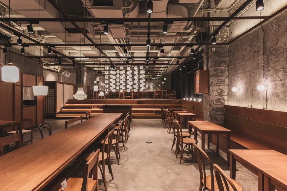 可彈性使用的多功能用餐區，上海Ufotable Café動漫主題餐廳咖啡館／Atelier A 