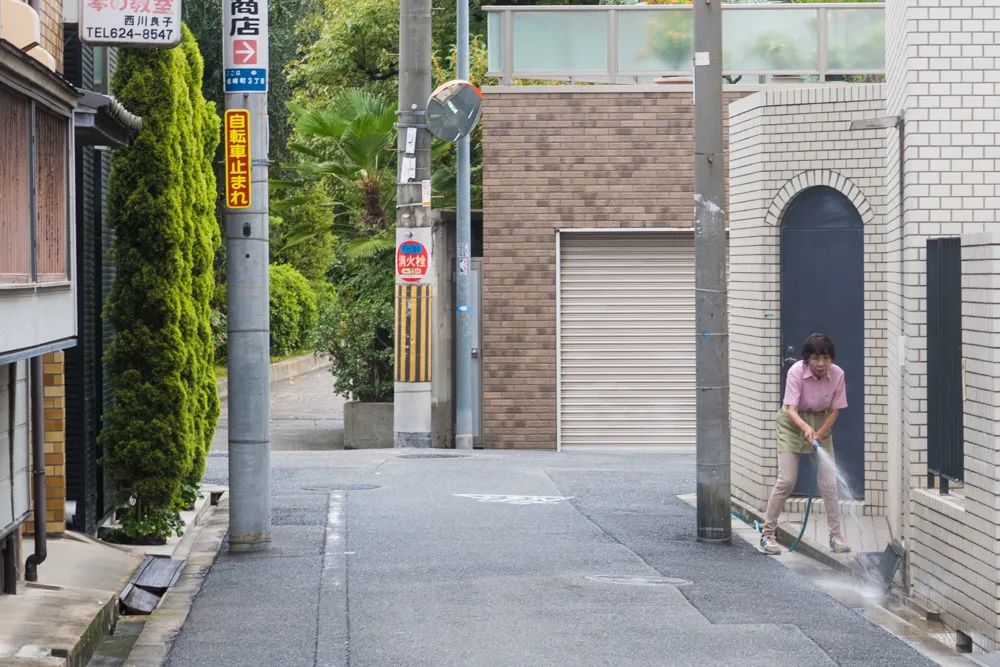 日本街頭的日常囧境，日下慶太攝影作品