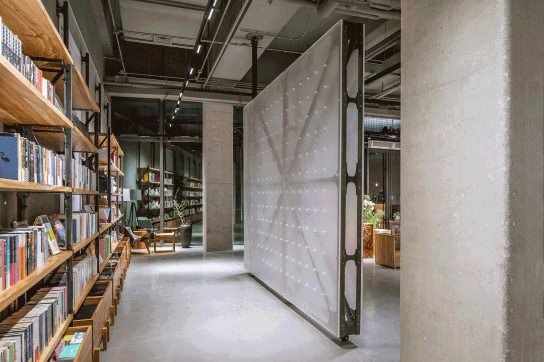 可重新布置書架及旋轉牆面，北京無目概念書店／LUOstudio