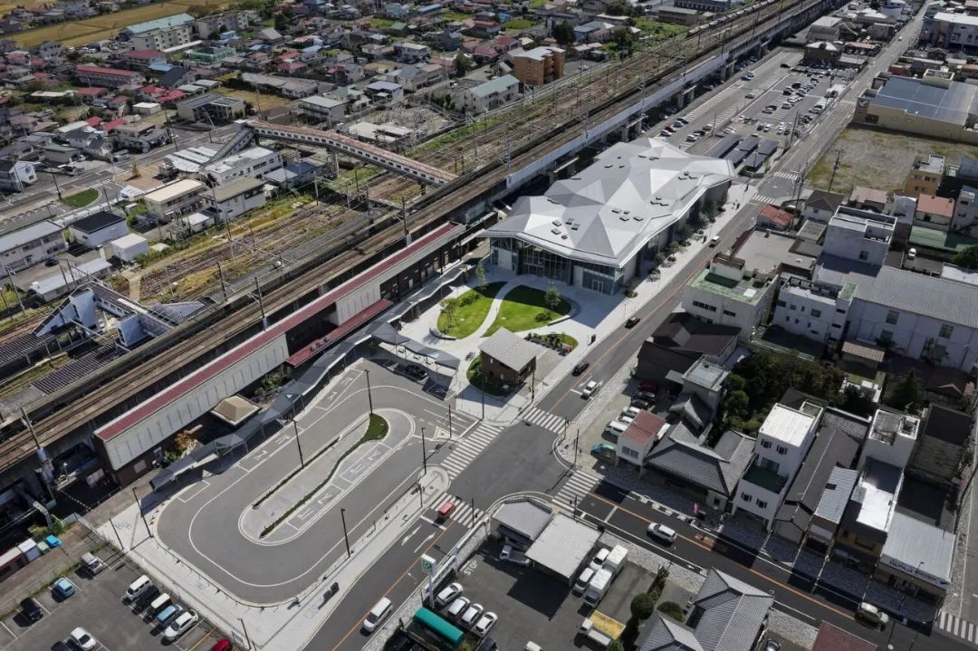 那須鹽原市圖書館鄰近 JR黒磯駅火車站 Urban Architecure Office＋伊藤麻理