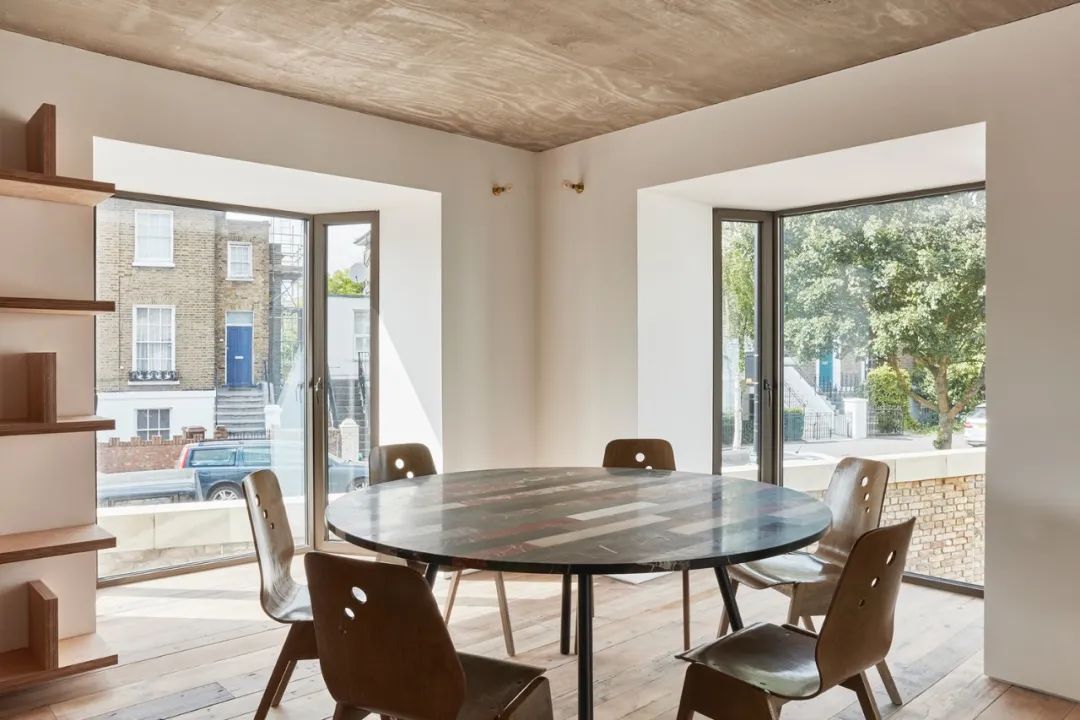 用餐空間，倫敦鼴鼠人之家／David Adjaye