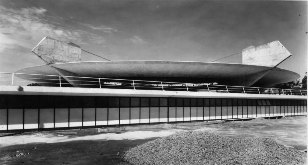 Gymnasium in the Paulistano Athletic Club 聖保羅體育俱樂部／Paulo Mendes da Rocha