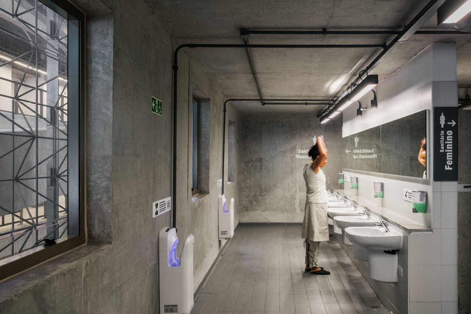 洗手間，巴西聖保羅SESC 24 de Maio文化中心／Paulo Mendes Da Rocha＋MMBB Arquitetos