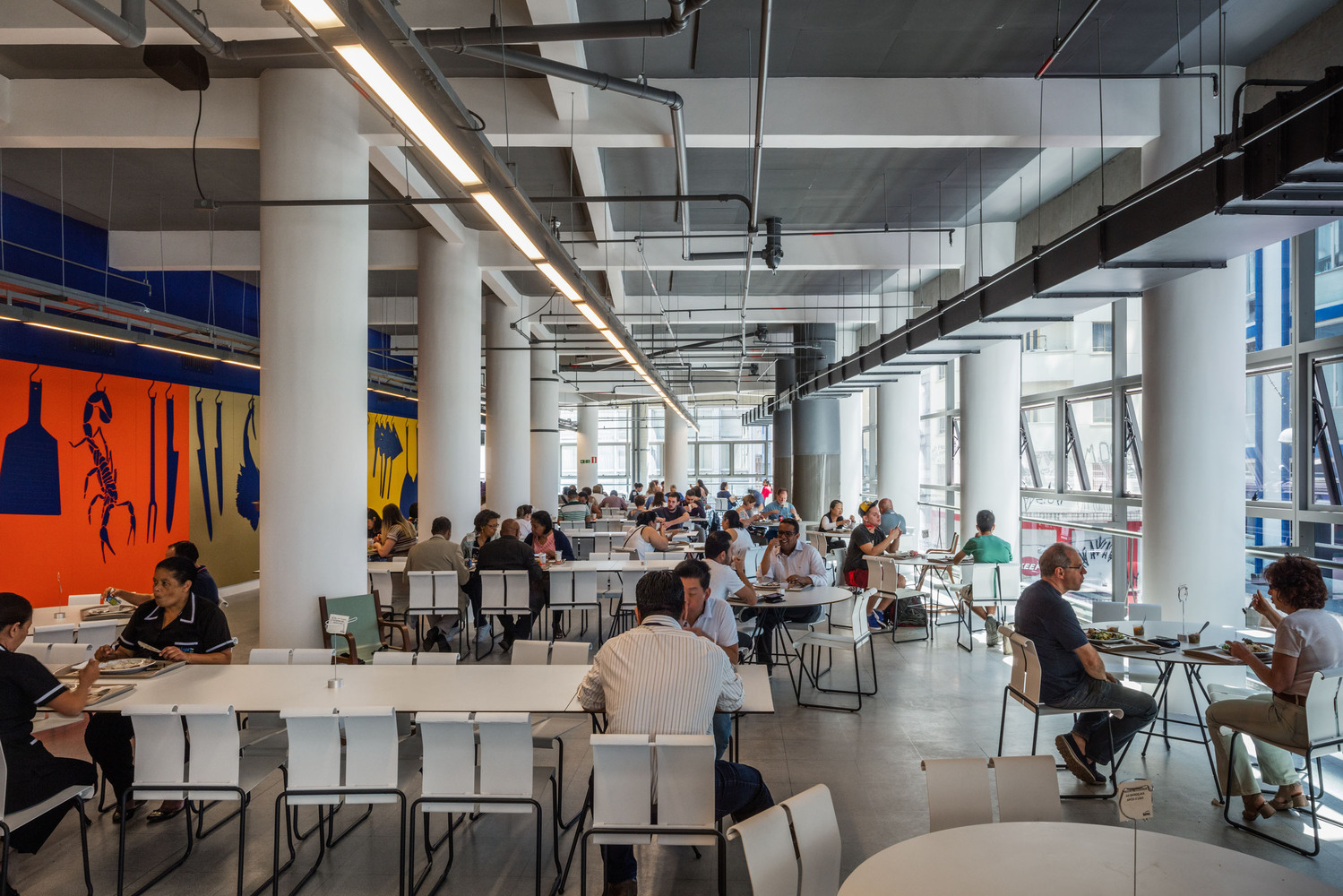 公眾餐廳，巴西聖保羅SESC 24 de Maio文化中心／Paulo Mendes Da Rocha＋MMBB Arquitetos