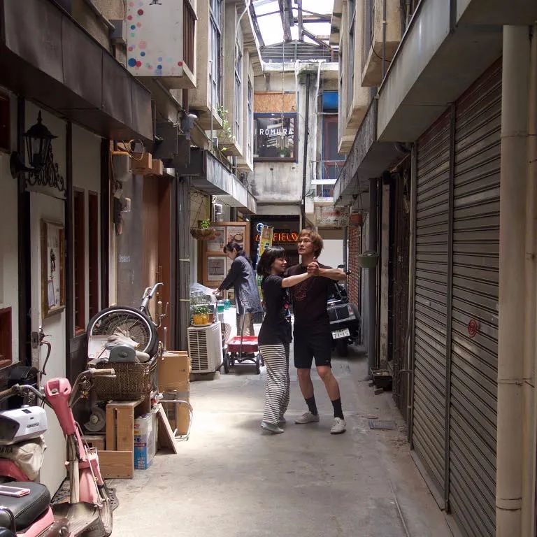 日本街頭的日常囧境，日下慶太攝影作品