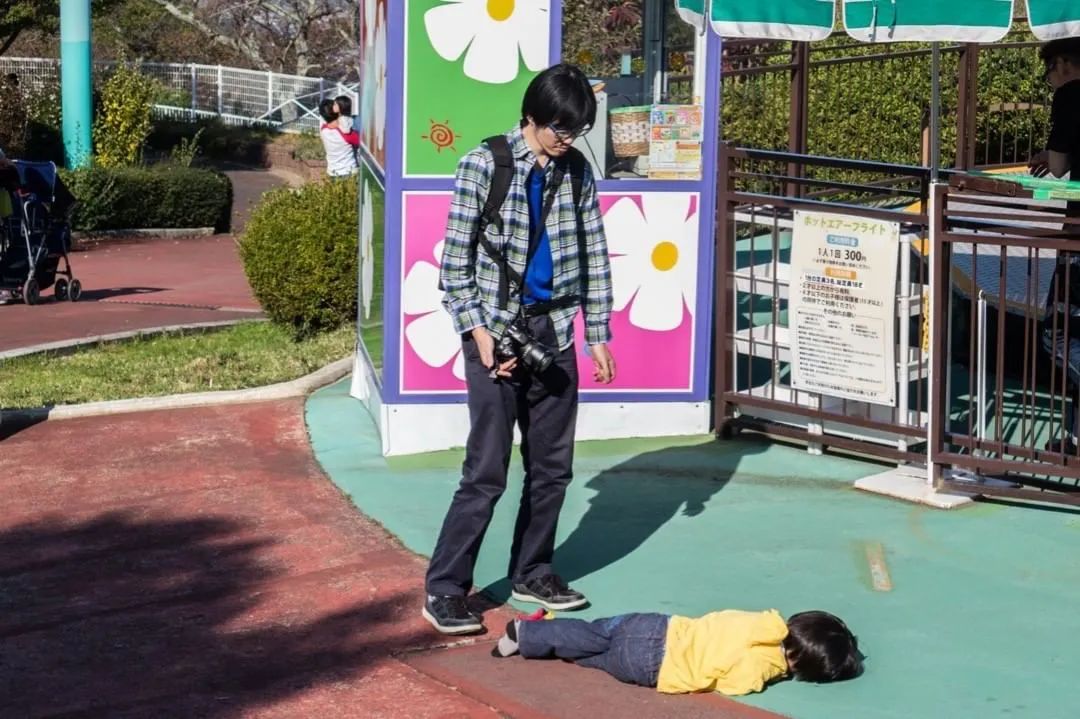 日本街頭的日常囧境，日下慶太攝影作品