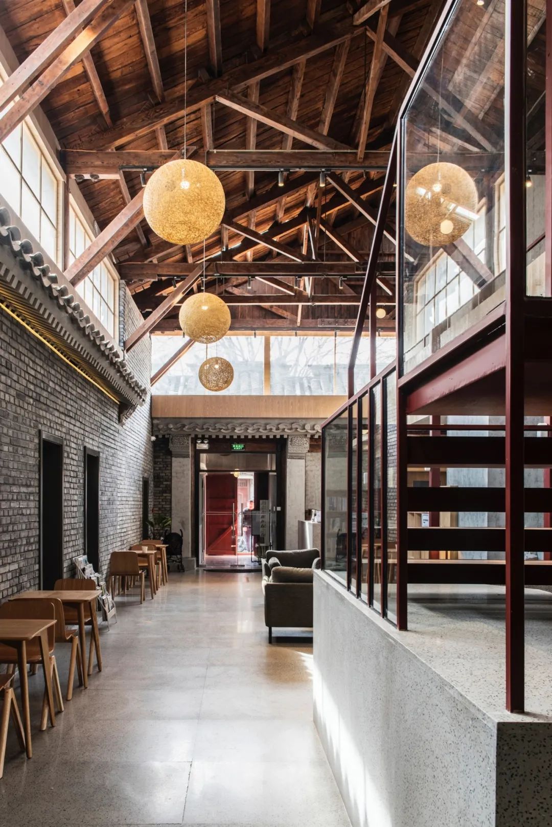 老建築的木構造相當迷人，三好三好酒店／未來以北工作室