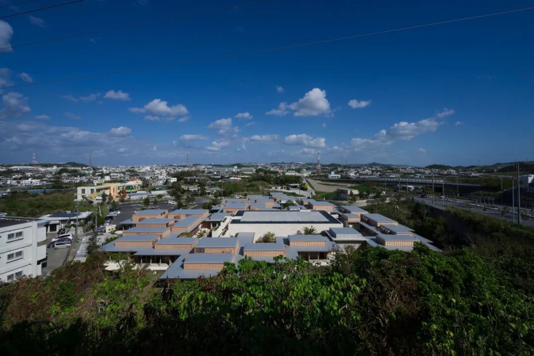 空中俯瞰，空之森診療所／手塚建筑研究所Tezuka Architects