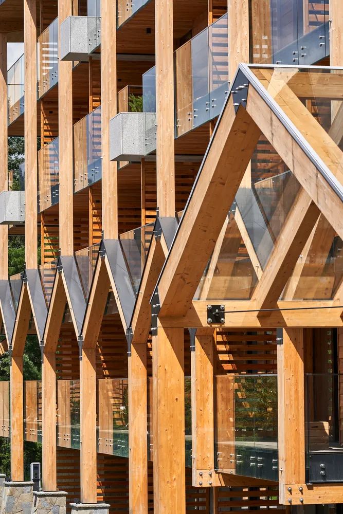 精緻的木構造形成清晰的建築語彙，波蘭Bachleda Resort Zakopane度假酒店／Karpiel Steindel Architektura
