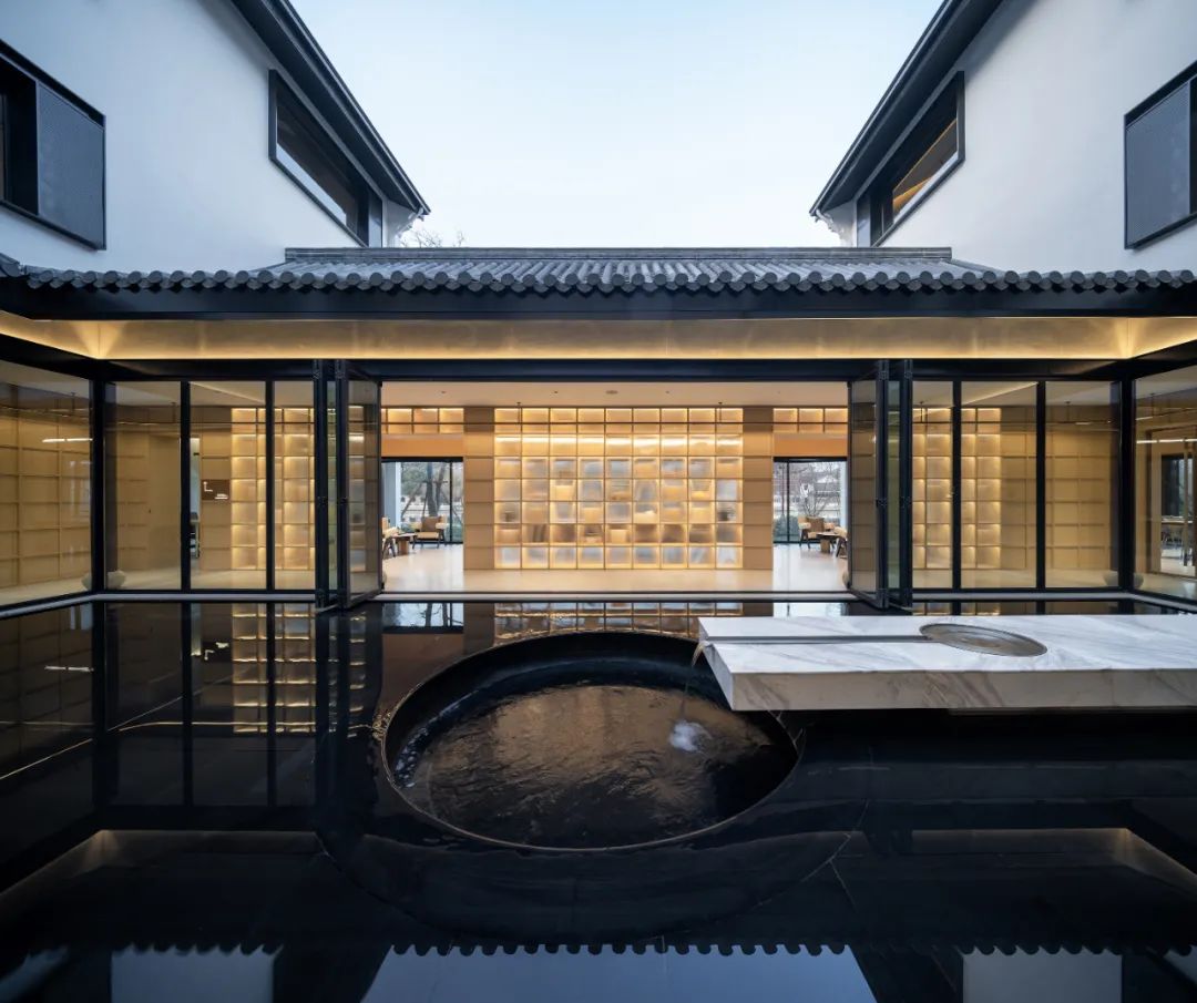 景觀水池，紹興金昌商學院／零壹城市建築事務所