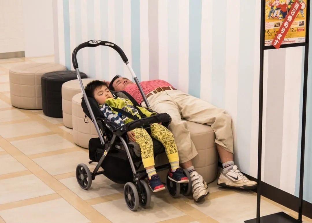 日本街頭的日常囧境，日下慶太攝影作品