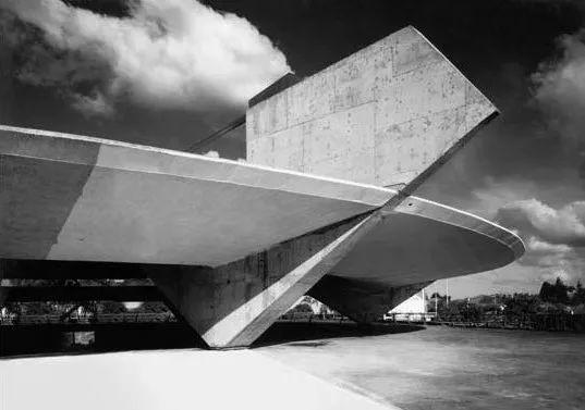 聖保羅體育館；塞拉多拉達體育場 Paulo Mendes da Rocha