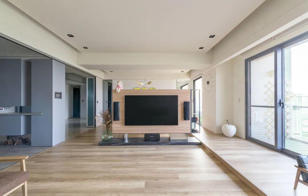 客廳，高雄48坪公寓《 通廊‧覓光 》室內設計／邵唯晏 竹工凡木設計研究室