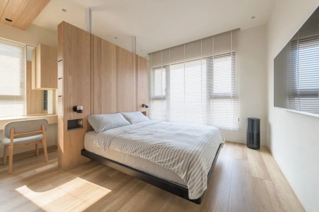 臥室，高雄48坪公寓《 通廊‧覓光 》室內設計／邵唯晏 竹工凡木設計研究室
