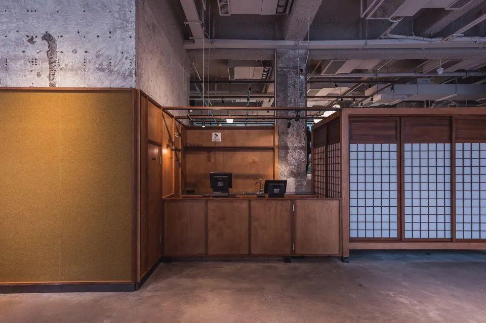 收銀台旁邊的道具屋，上海Ufotable Café動漫主題餐廳咖啡館／Atelier A 