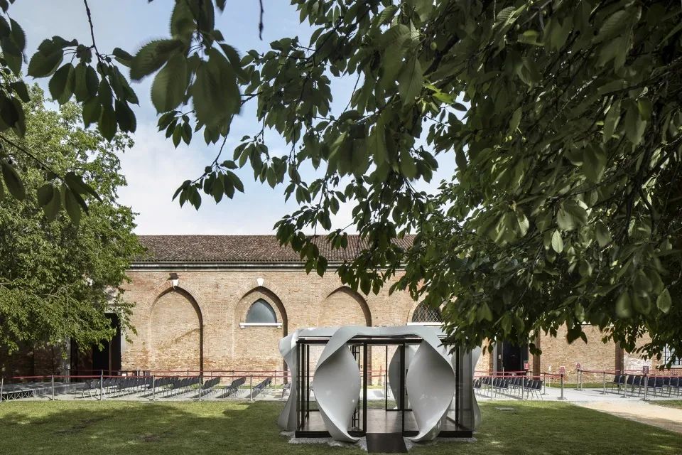 在2021年威尼斯建築雙年展，Alis移動會議室／Zaha Hadid Architects