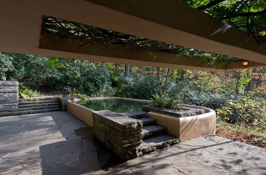 賓客樓游泳池 落水山莊Fallingwater／Frank Lloyd Wright