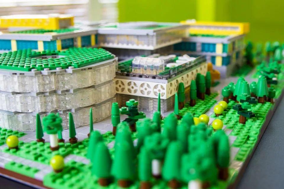 積木做成的LEGO樂高總部園區模型／C.F. Møller Architects