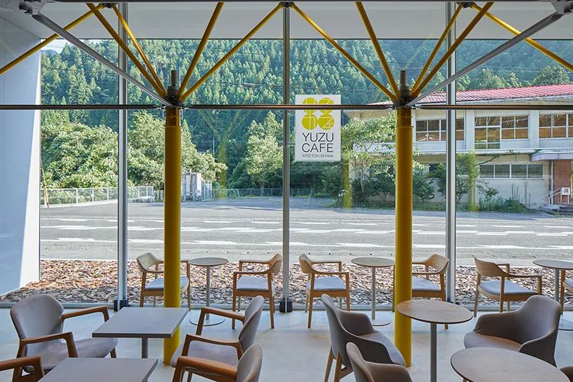 「未來便利商店」內的YUZU CAFE咖啡廳
