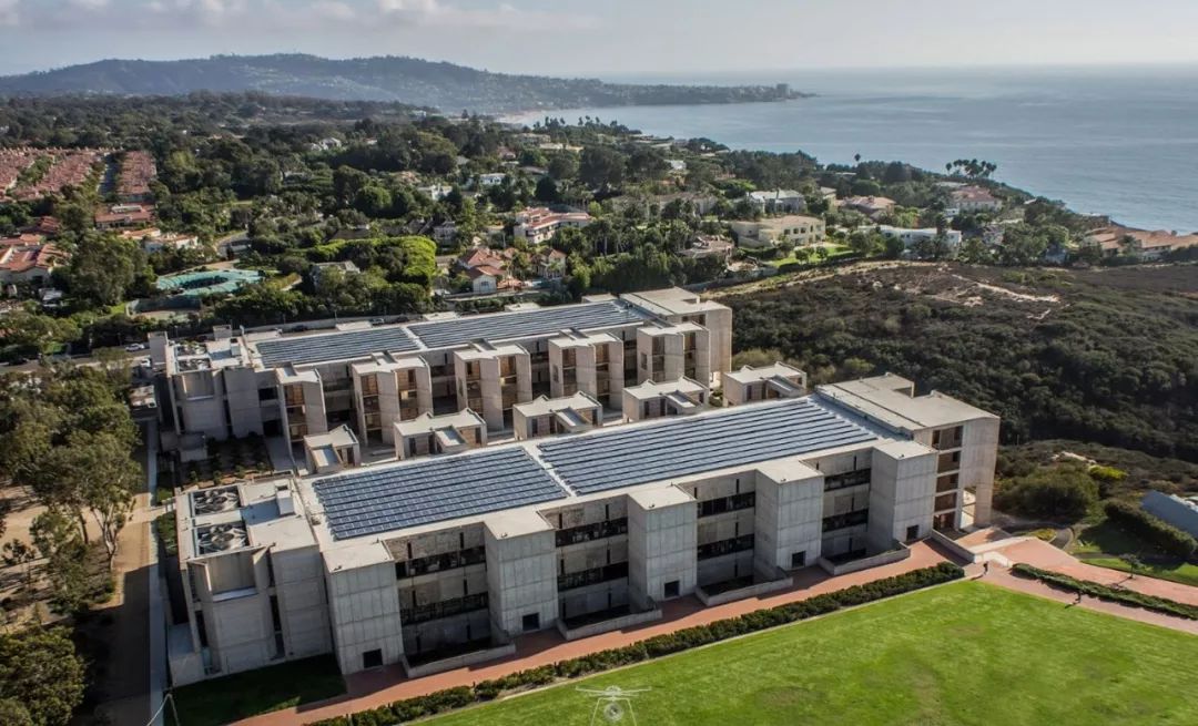 「Salk Institute」(索爾克研究所、沙克生物研究中心)所在位置是美國加州拉霍亞(La Jolla)最美的海岸和懸崖