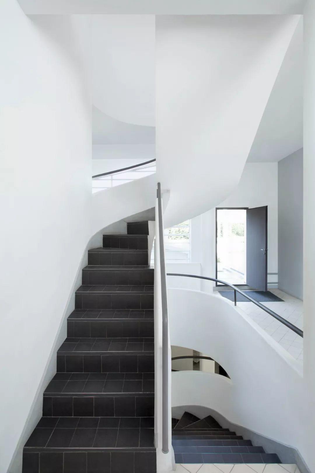旋轉樓梯，薩伏伊別墅Villa Savoye／柯比意Le Corbusier