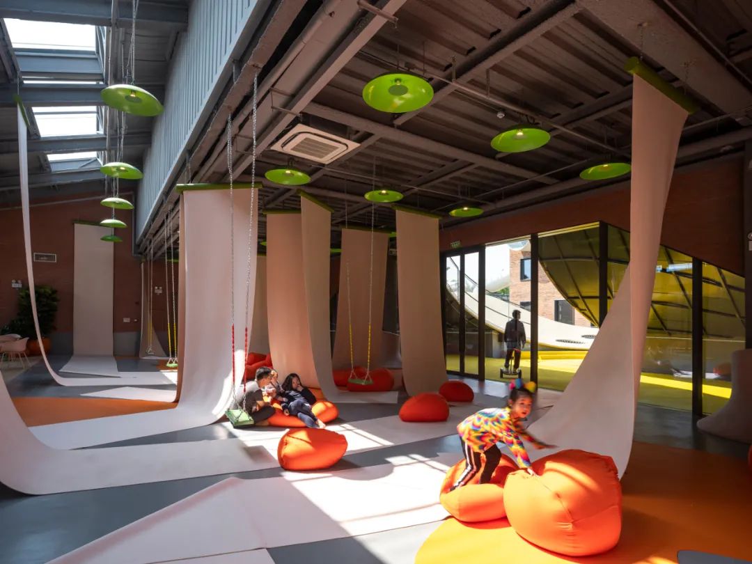 室內空間多彩度，北京兒童成長中心The Playscape兒童遊樂場／waa未覺建築