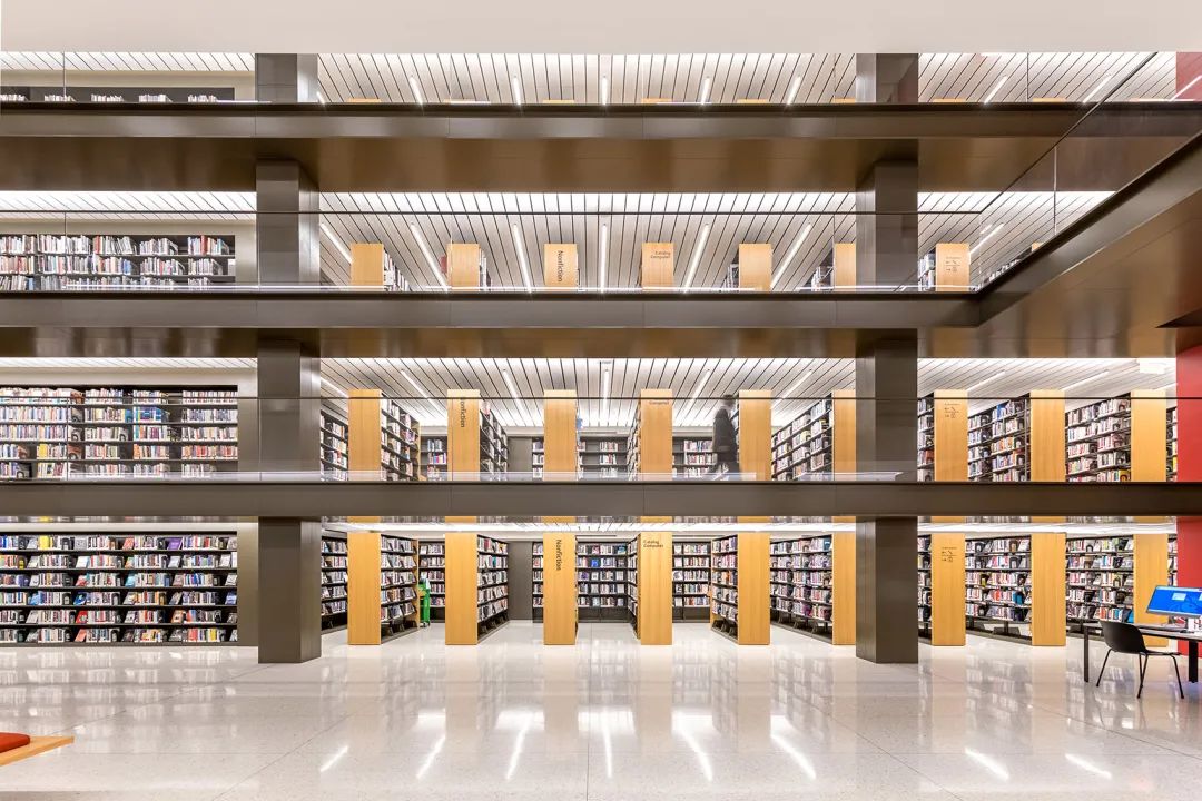 書架區域，紐約Stavros Niarchos基金會圖書館／Mecanoo + Beyer Blinder Belle