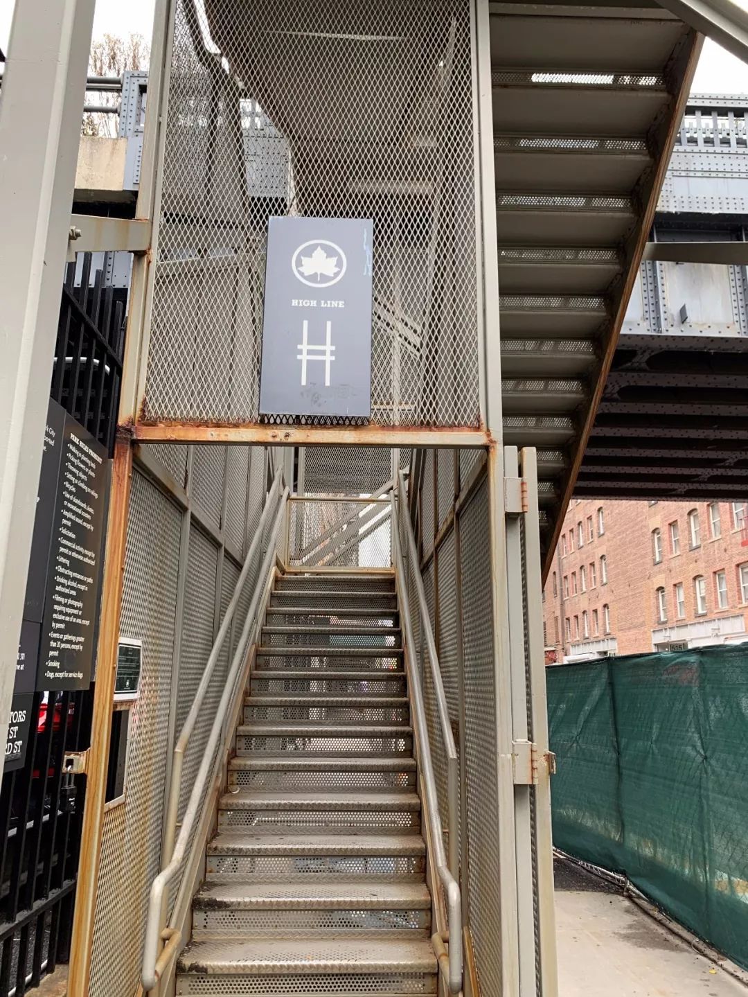 Highline New York City 紐約高線公園 14街附近高線公園的樓梯出入口