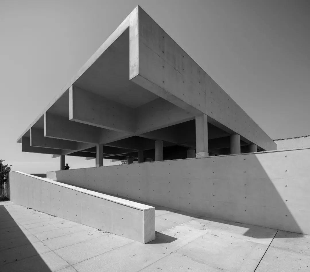 金寶山嘉卿園陵園／Álvaro Siza + Carlos Castanheira