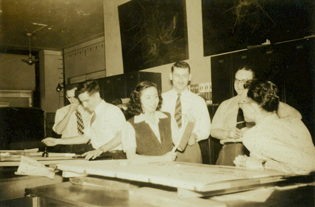 攝於1948年，在哥倫比亞大學建築系裏，王秋華是少數的女性。（王秋華提供）