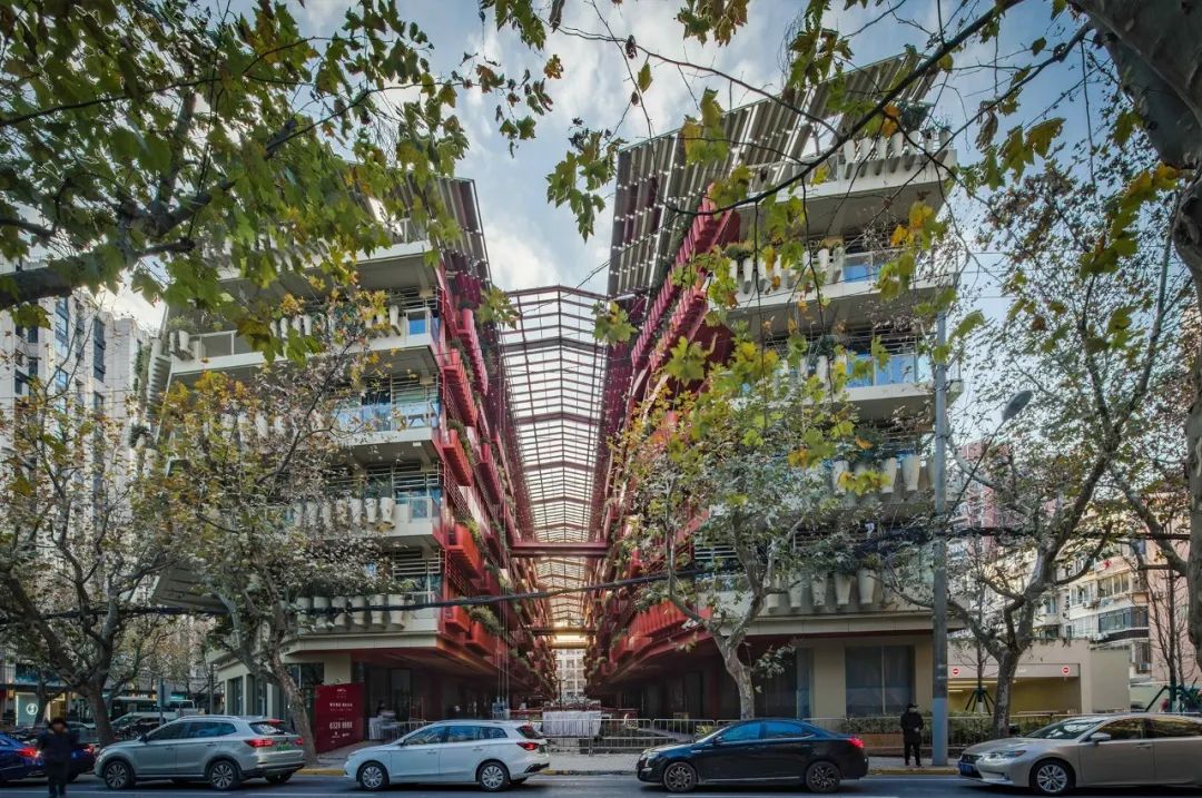 內部空間的顯眼紅色，上海恆基旭輝天地／Jean Nouvel