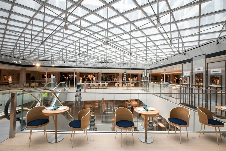 莎瑪麗丹百貨所在的建築物，還結合了酒店、辦公大樓及公寓等複合性功能