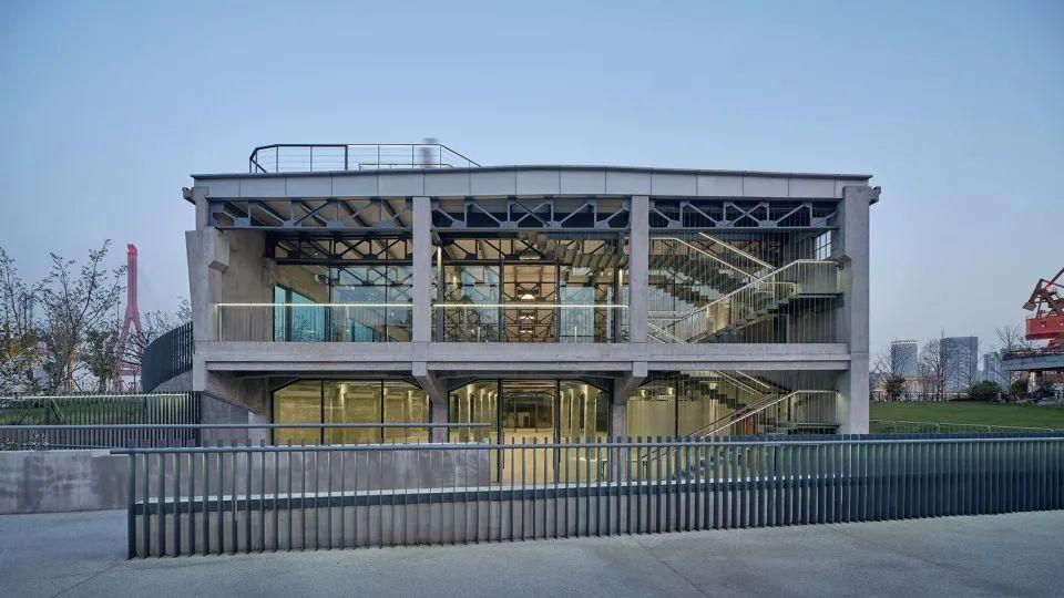 北側界面在封閉多年後第一次接觸到室外空氣，上海明華糖廠1500號廠房改造／同濟原作設計工作室