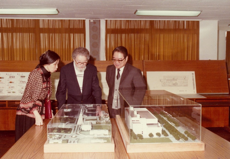 1981年古德曼(Percival Goodman)擔任國家圖書館競圖評審;圖片提供/王秋華建築師