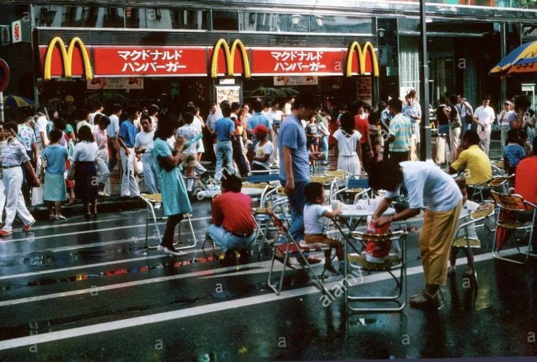 マクドナルド McDonald  Japan 麥當勞1971年7月20日於東京銀座「銀座三越」開設第一間門市
