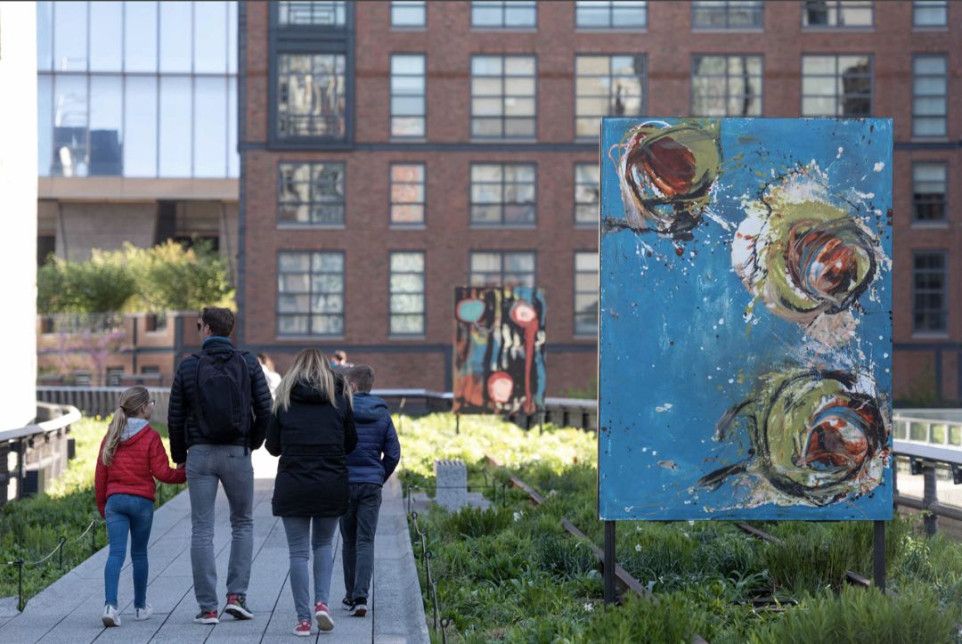 Highline New York City 紐約高線公園Ryan Sullivan, Blue Painting (foreground), 2018, and Red Painting (background), 2018. Part of En Plein Air.