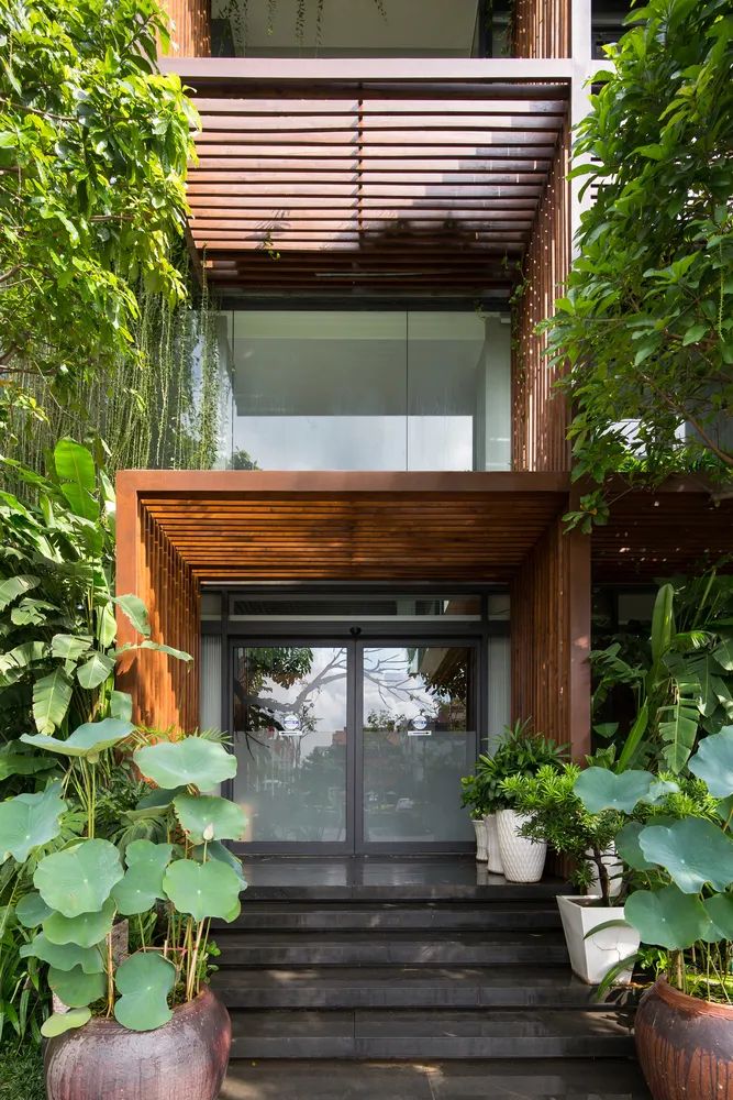 ，胡志明市垂直綠化辦公室Tony Fruit ／TAA DESIGN