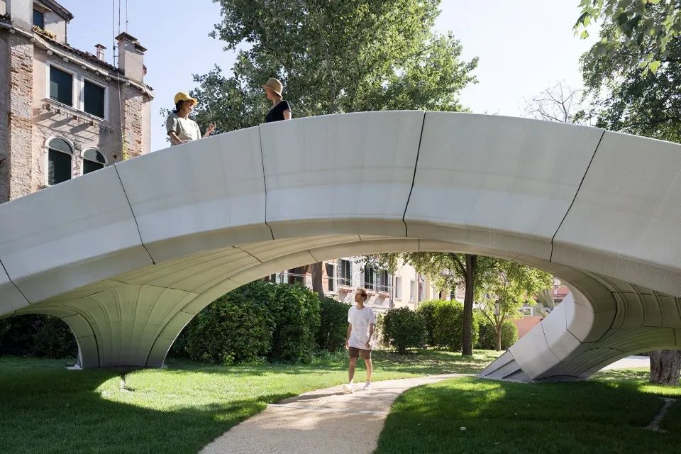 幾何形式代表力量的傳遞 威尼斯Striatus人行步橋／Zaha Hadid Architects