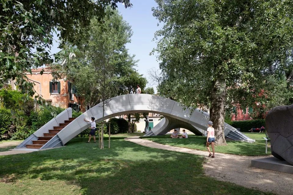 3D列印的混凝土砌塊構成 威尼斯Striatus人行步橋／Zaha Hadid Architects