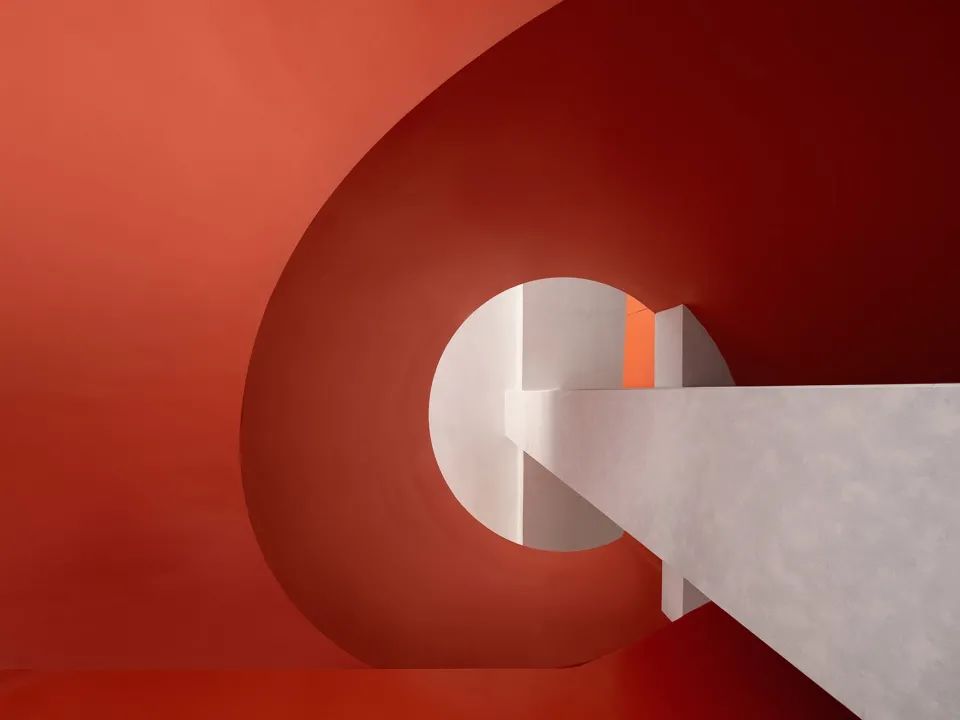 仰視紅色通道 成都匠造所／VARI Design几里設計