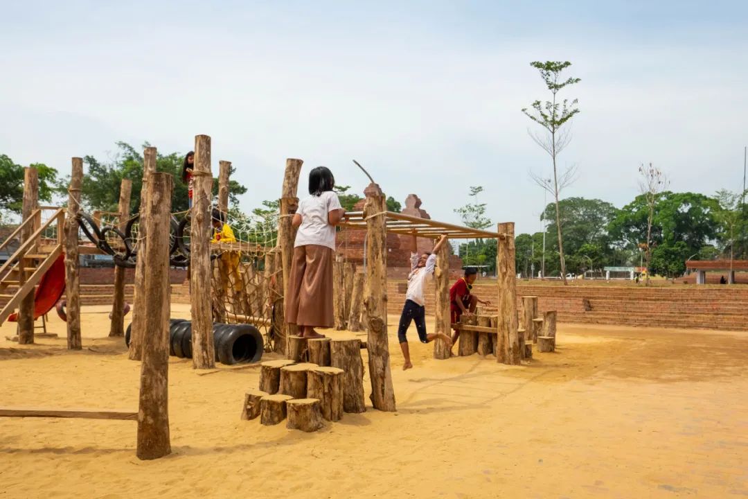兒童遊樂場 印尼正義區城市廣場Alun-alun Kejaksan／SHAU Indonesia