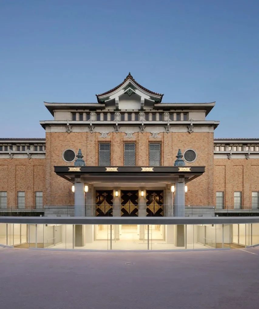 改造後的京都京瓷美術館，變得十分明亮且具有現代氣息 京都市京瓷美術館／青木淳＋西澤徹夫