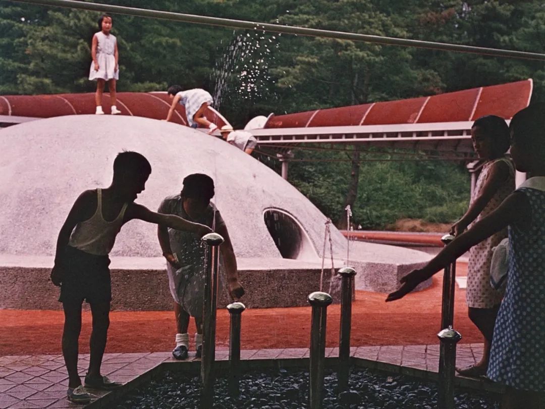 兒童遊樂場，日本「兒童之鄉」（Kodomo No Kuni）主題公園／野口勇（Isamu Noguchi）