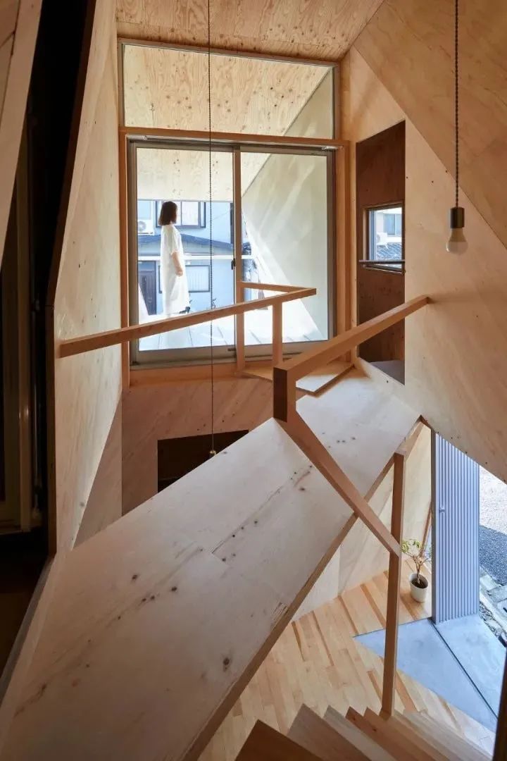 京都24mm夾板住宅／lphaville Architects