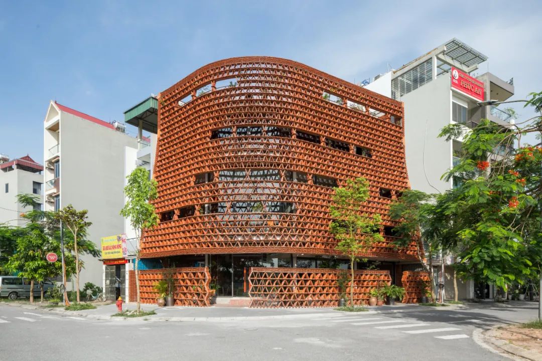 河內Ngói磚殼社區中心／H&P Architects